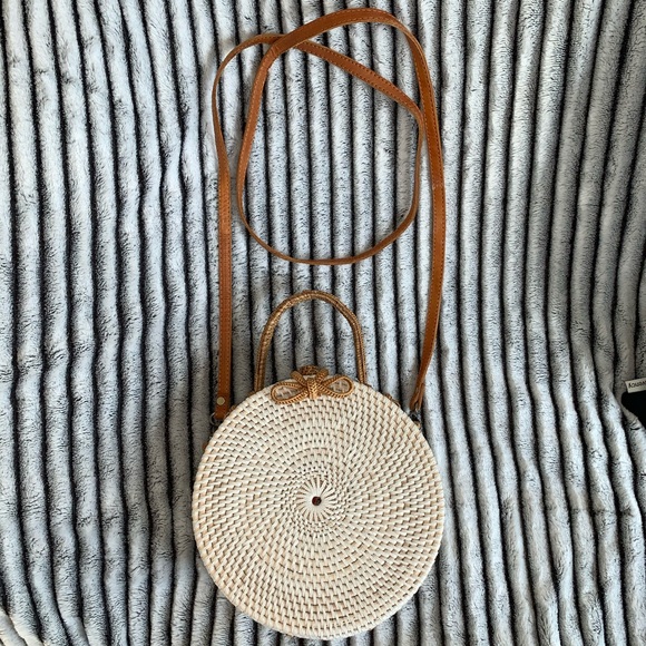 Woven purse with removable strap - Picture 5 of 6